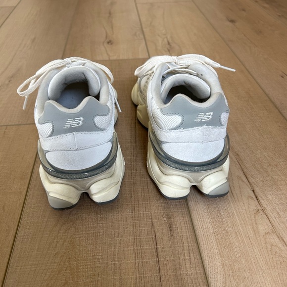 Like new New Balance 9060 - Picture 2 of 4